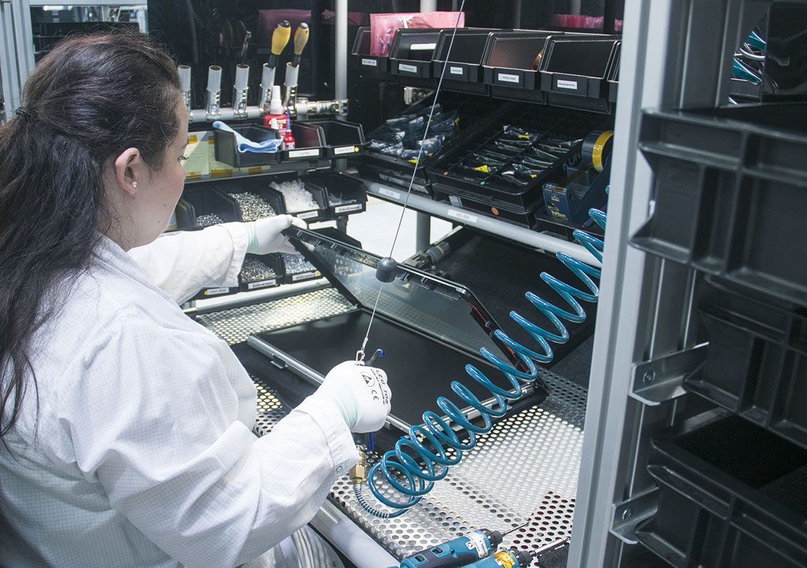 Online guided assembly process Kontron Europe Augsburg